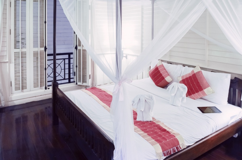 chambre-hote-AURIBEAU SUR SIAGNE-min_hotel_bed_clean_tidy_relax_holiday_room_bedroom-913480